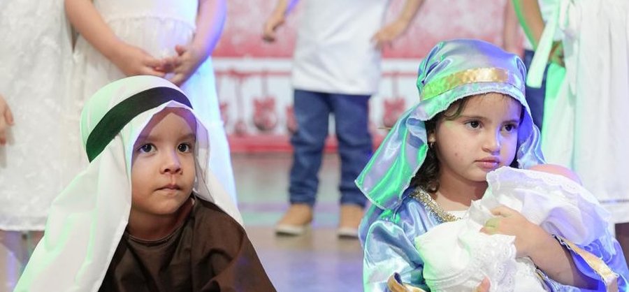 Alunos da Educação Infantil da ENSC no Espetáculo de Natal
