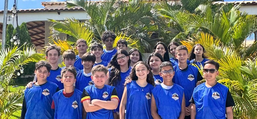 Alunos da ENSC reunidos no School Camp