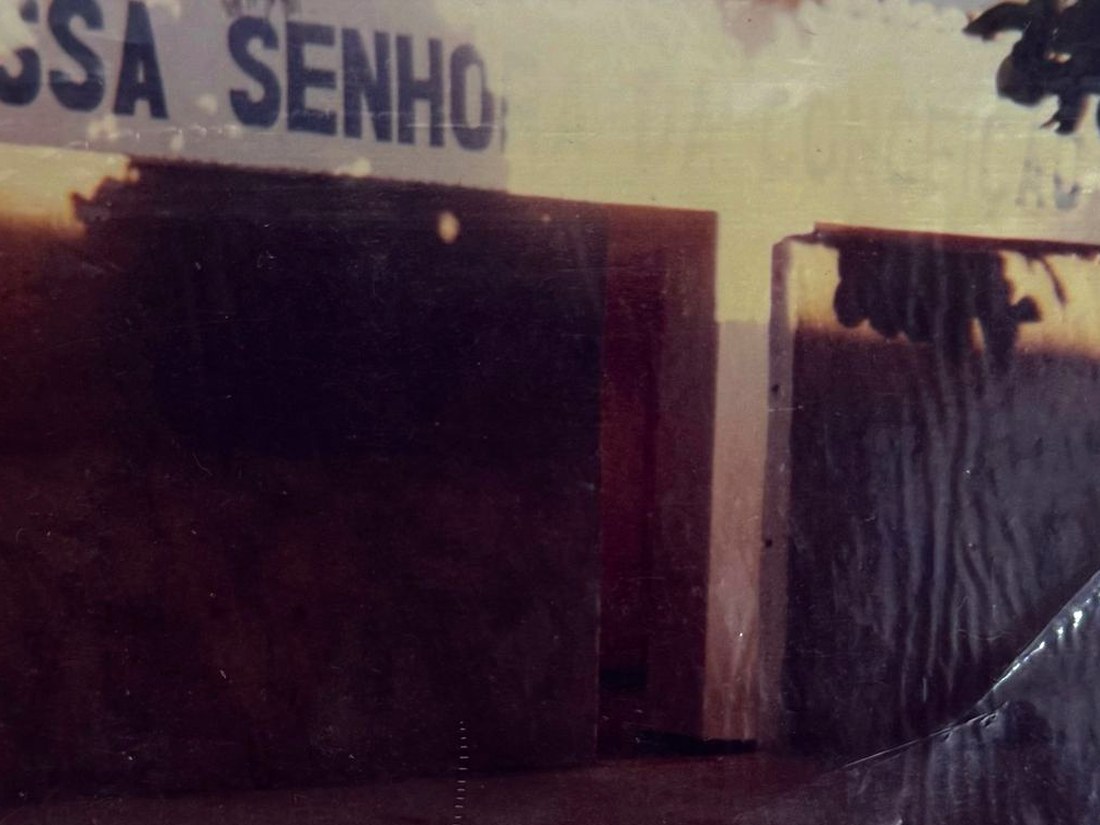 Fachada original da Escola Nossa Senhora da Conceição, em foto de arquivo dos primeiros anos