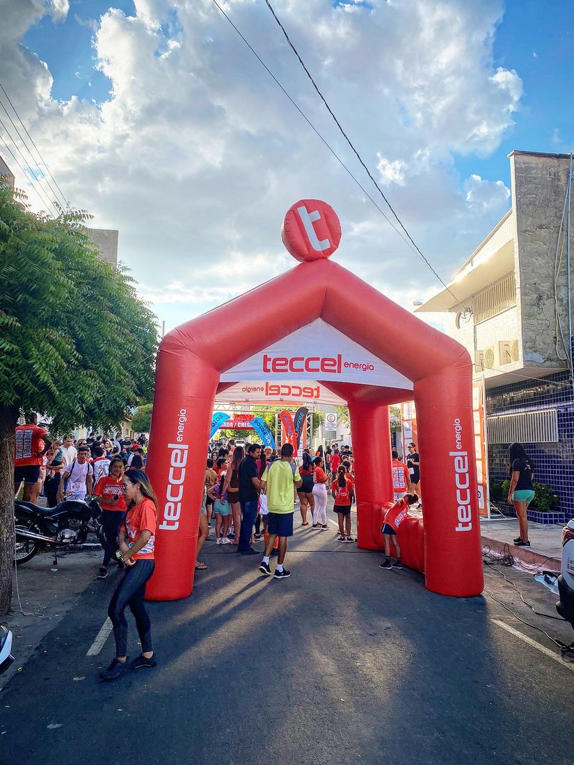 Alunos participando da corrida Teccel Energia
